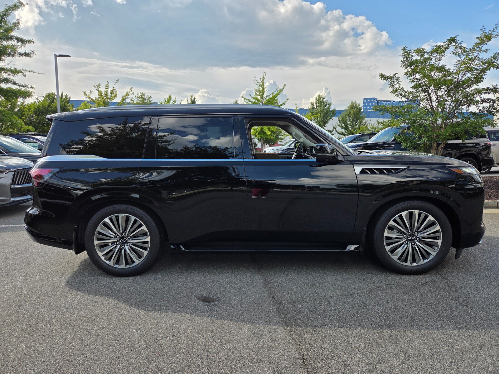 New 2027 INFINITI QX80 Luxe w/ Cargo Package RWD image 5