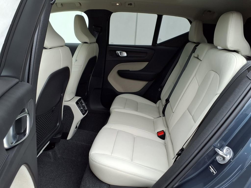 New 2026 Volvo XC40 B5 Ultra w/ Climate Package AWD/4WD image 8