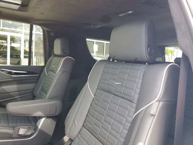 New 2024 Cadillac Escalade ESV V w/ LPO, ONYX Package AWD/4WD image 31