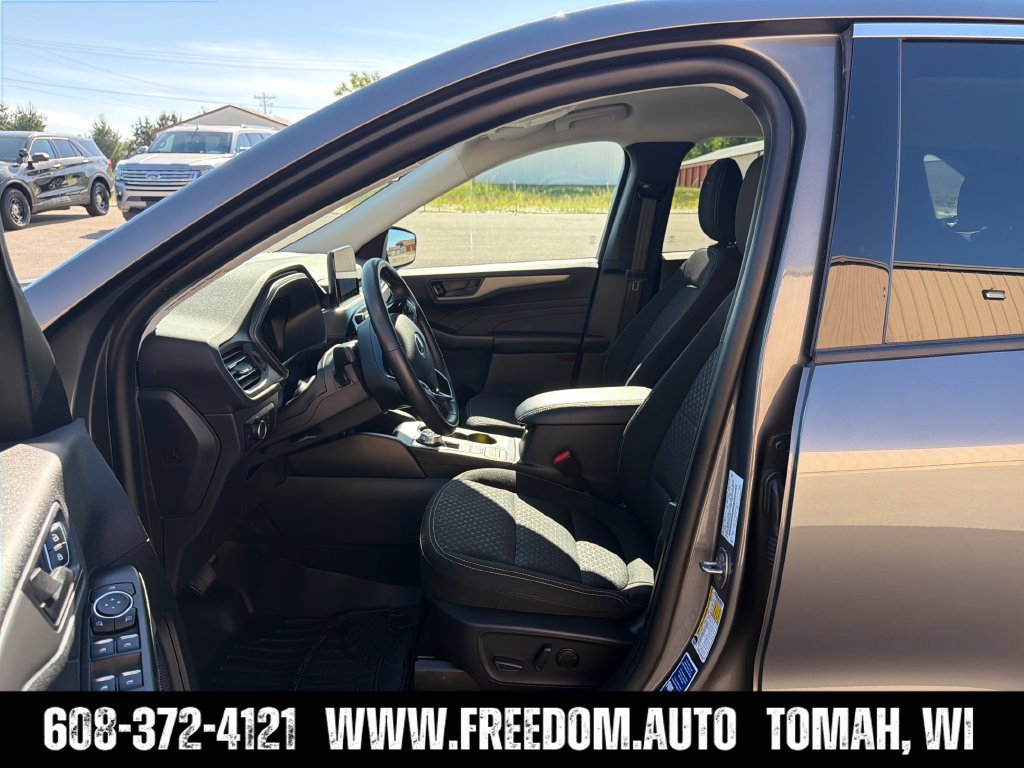 Used 2024 Ford Escape Active AWD/4WD image 9
