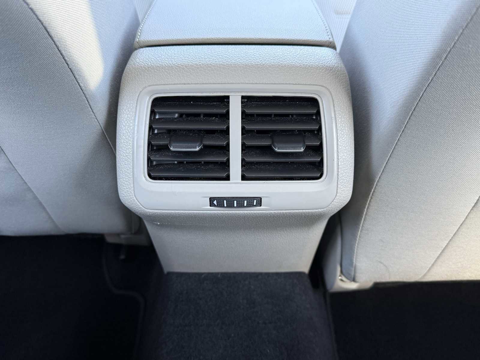 Used 2016 Volkswagen Golf S image 13