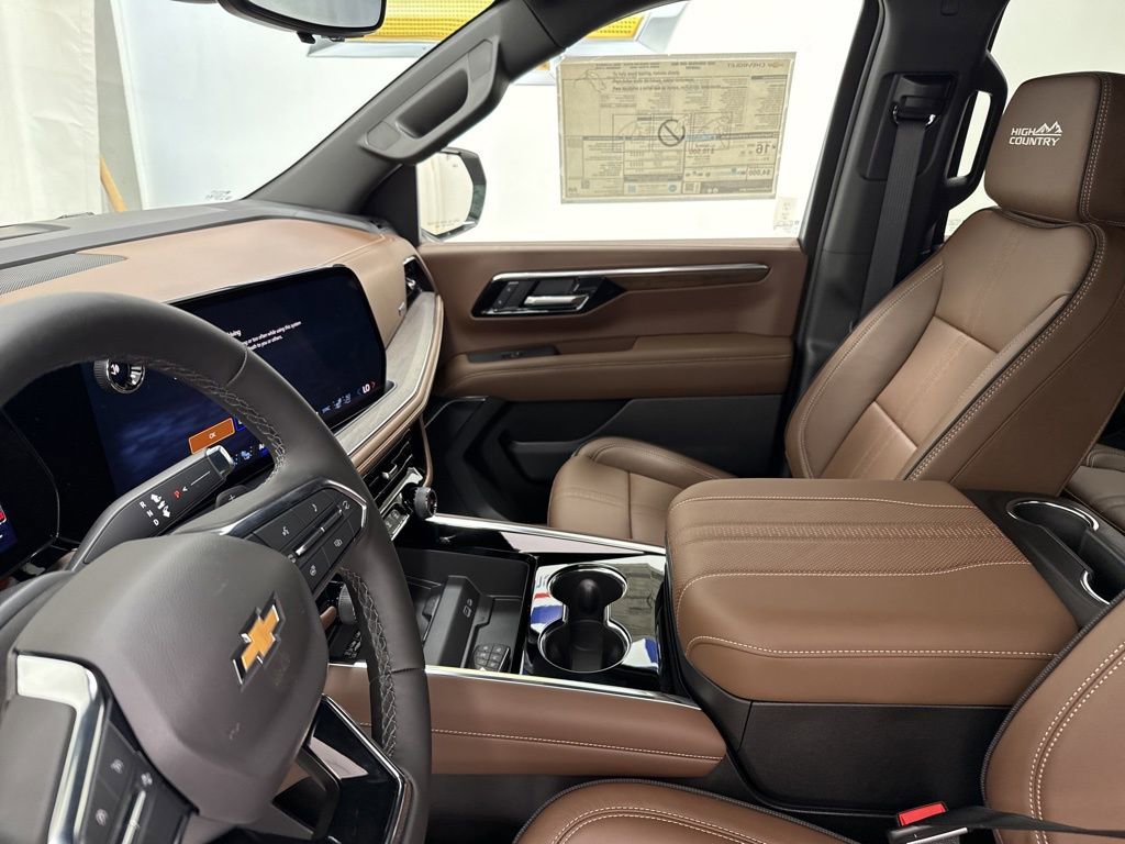 New 2025 Chevrolet Suburban High Country image 30