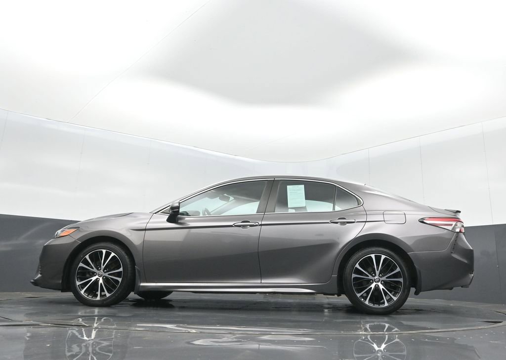 Used 2020 Toyota Camry SE FWD image 14