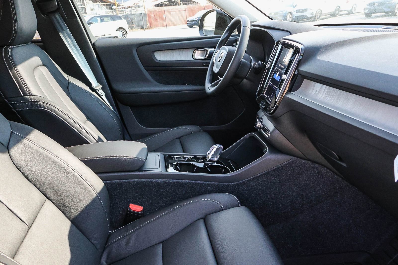 New 2026 Volvo XC40 B4 Plus w/ Climate Package image 17