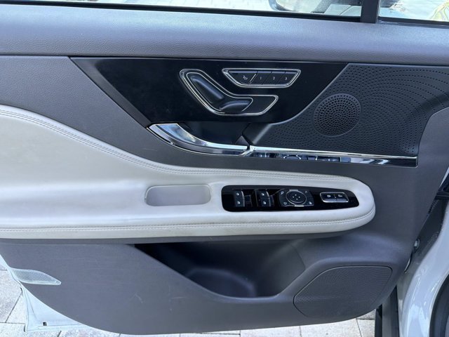 Certified 2023 Lincoln Corsair Reserve FWD image 8