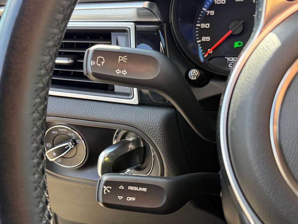 Used 2018 Porsche Macan image 17