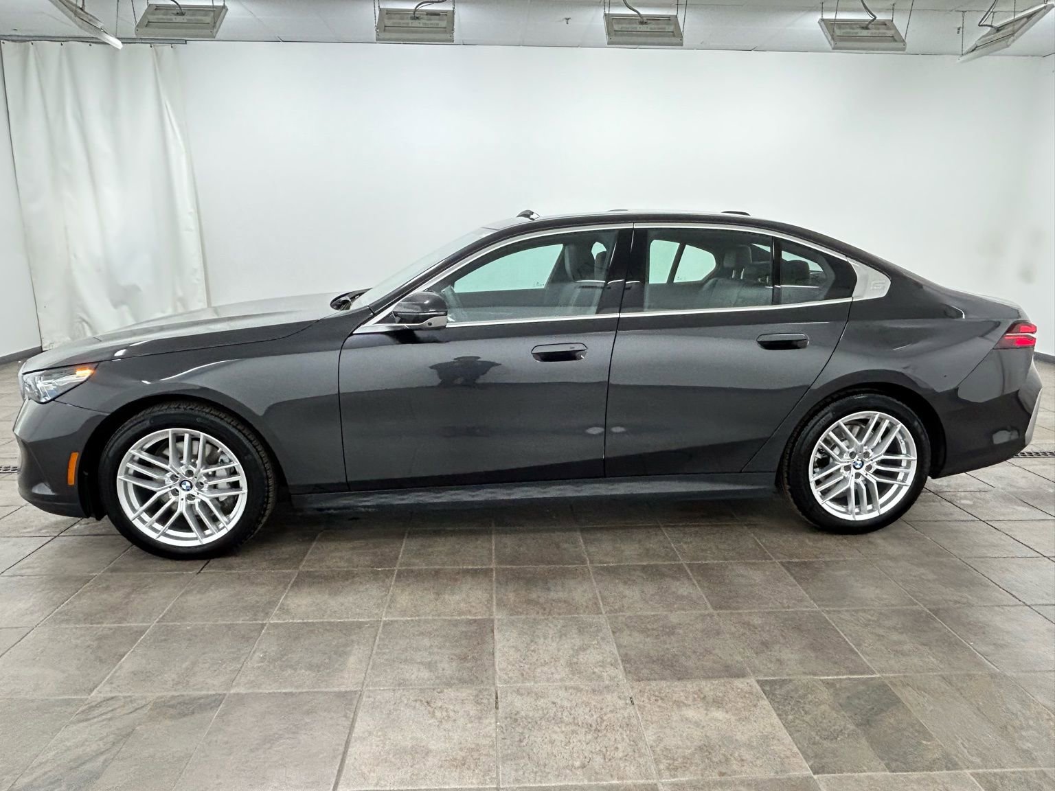 Used 2025 BMW 530i xDrive w/ Premium Package image 44