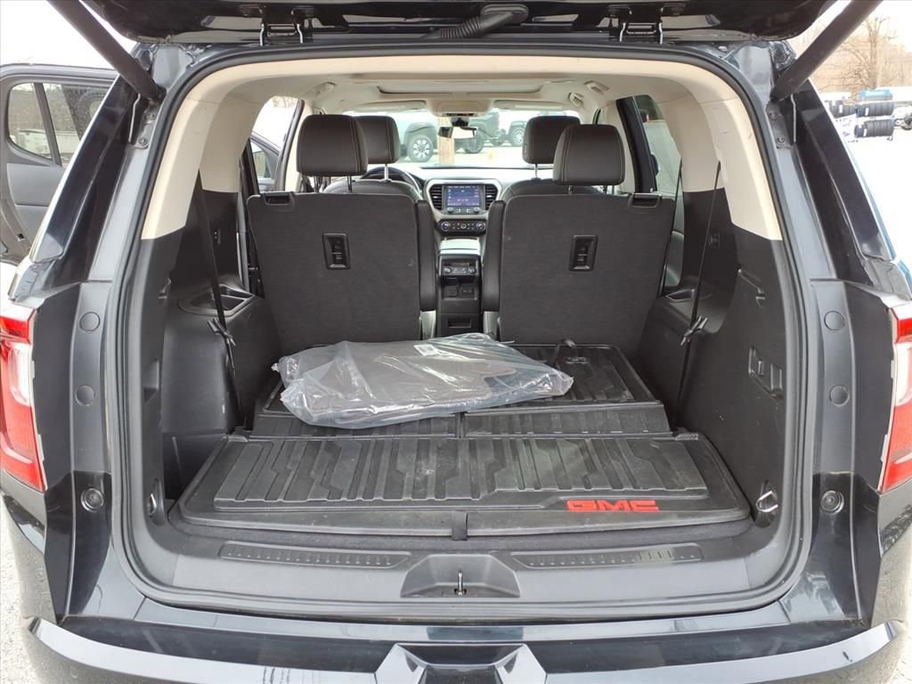 Used 2021 GMC Acadia Denali w/ Denali Technology Package image 13