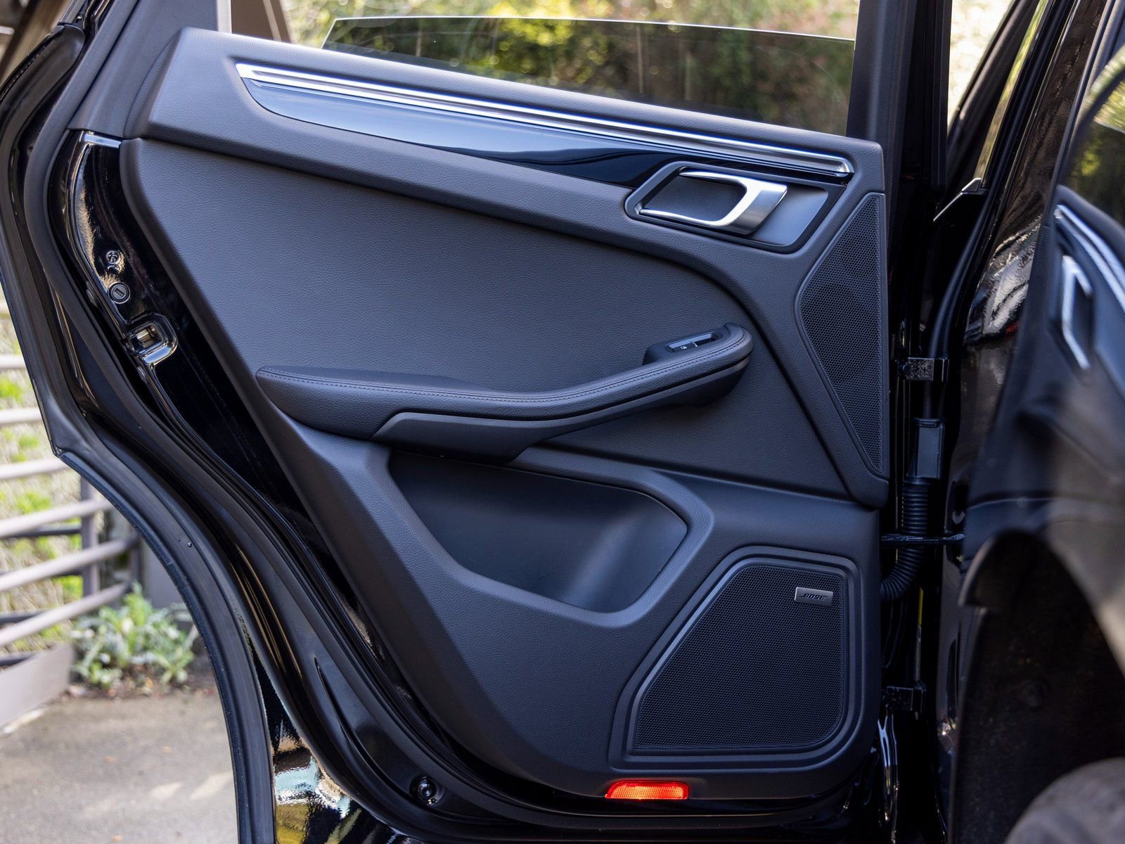 Certified 2025 Porsche Macan image 41