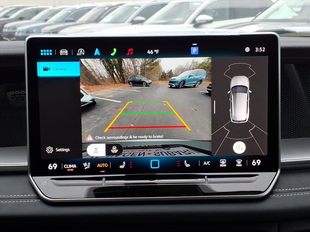 New 2025 Volkswagen Tiguan SE image 8