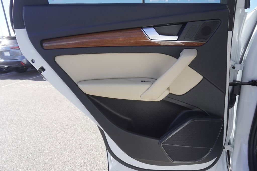 Used 2023 Audi Q5 e Premium w/ Convenience Package image 28