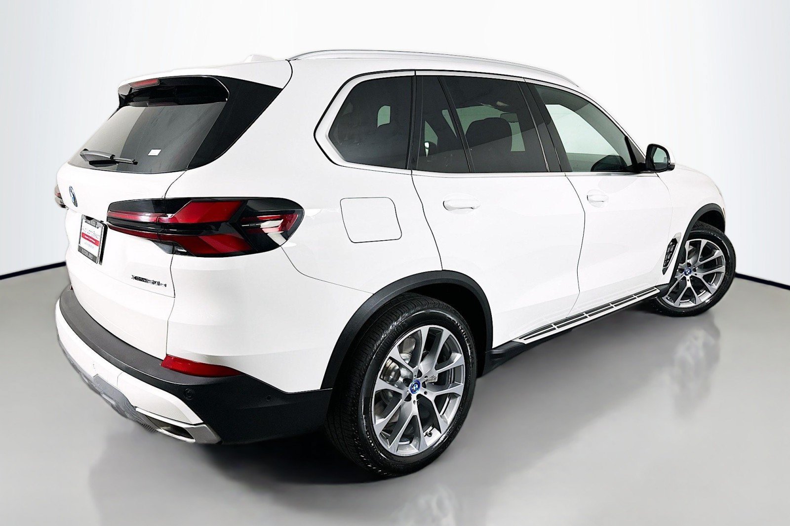 Used 2025 BMW X5 xDrive50e AWD/4WD image 14