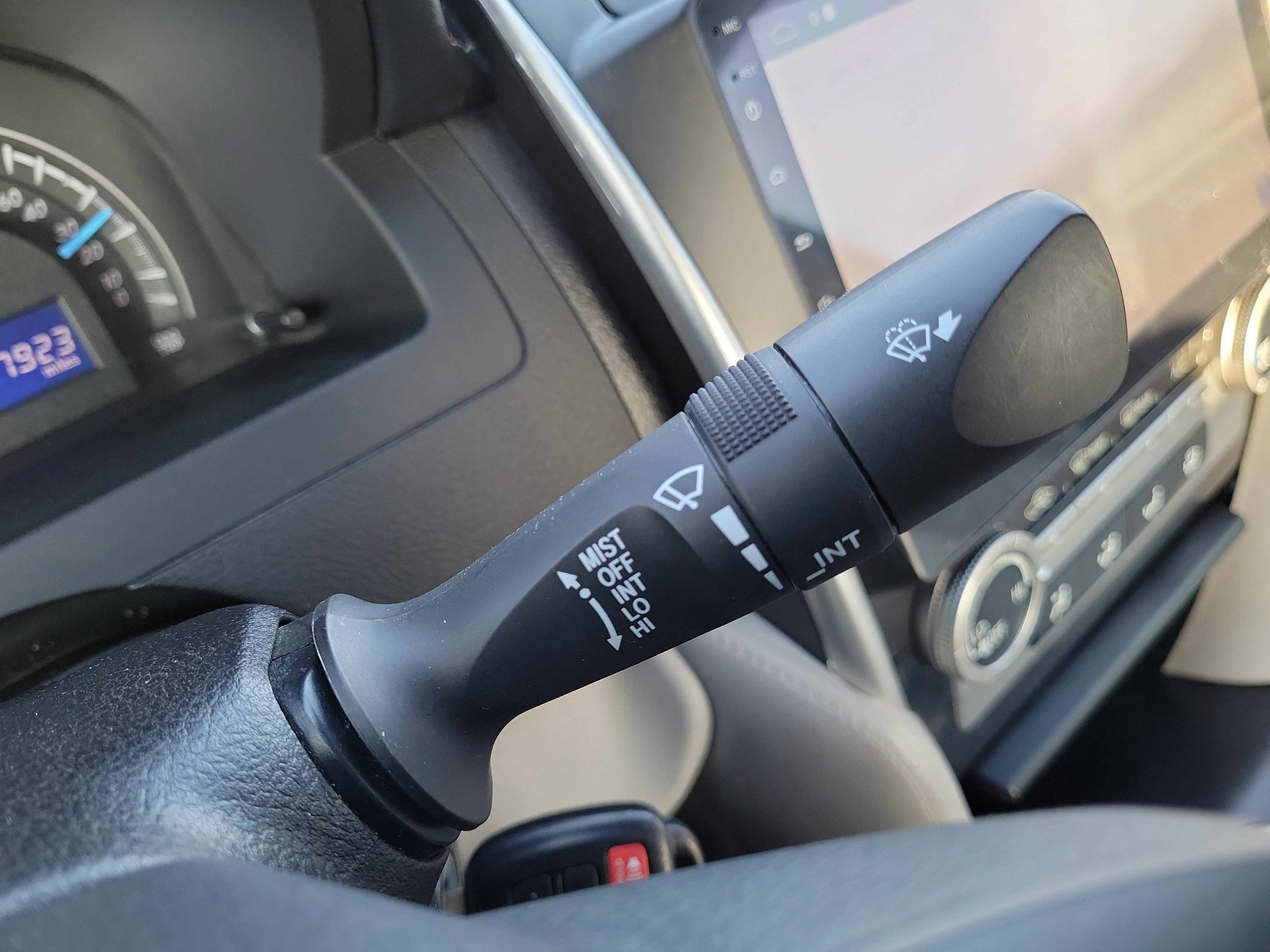 Used 2013 Toyota Camry LE image 29