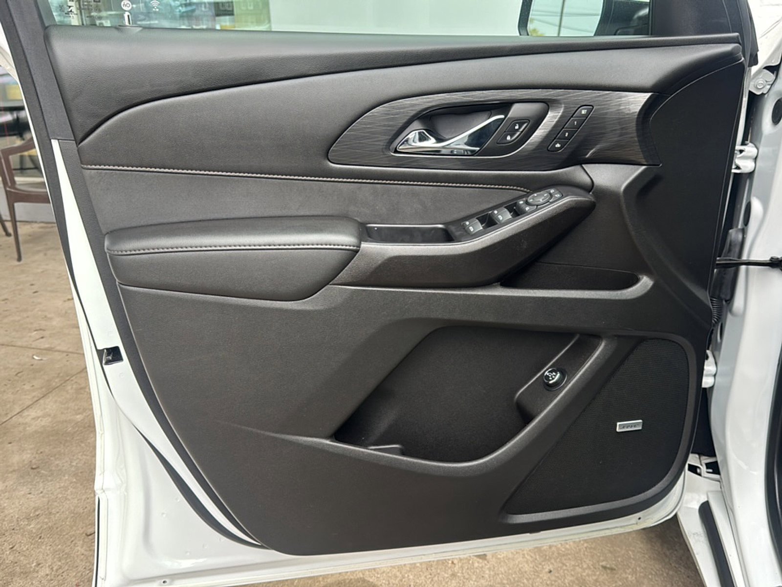 Used 2023 Chevrolet Traverse High Country FWD image 15