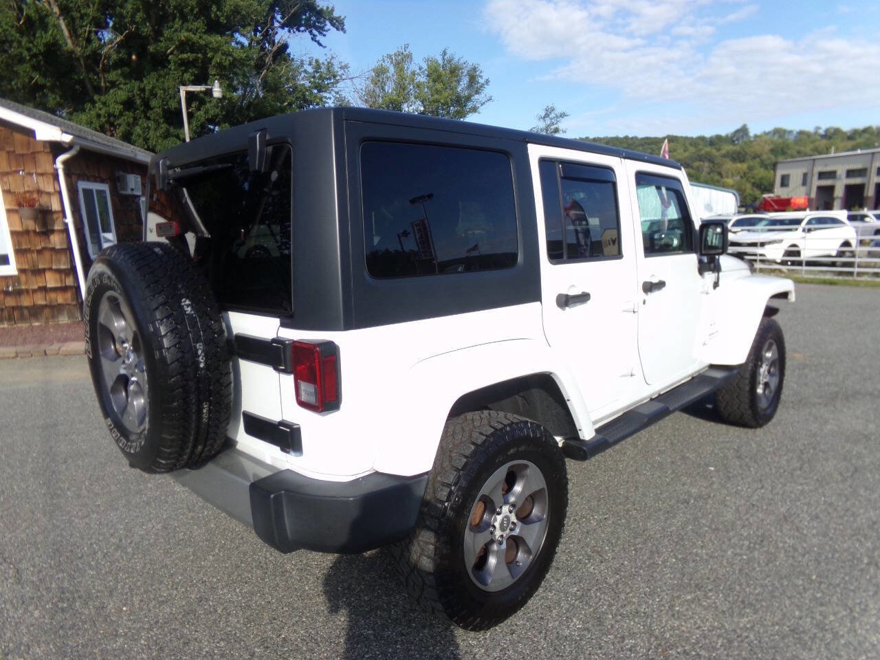 Used 2017 Jeep Wrangler Unlimited Sahara image 7