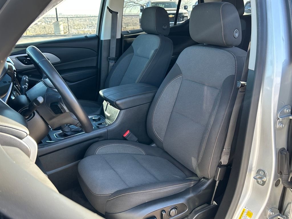 Used 2021 Chevrolet Traverse LT image 18