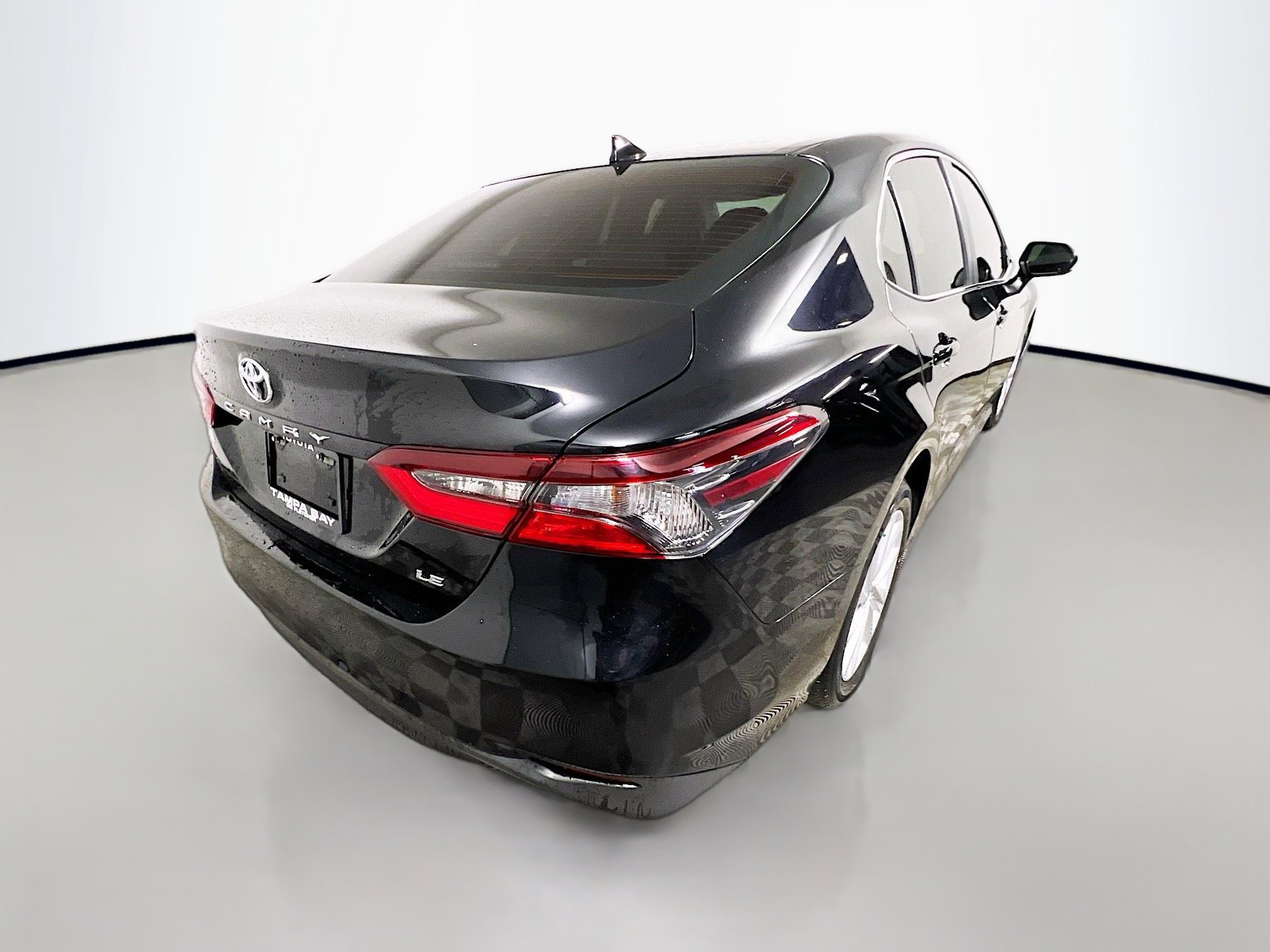 Used 2022 Toyota Camry LE FWD image 4