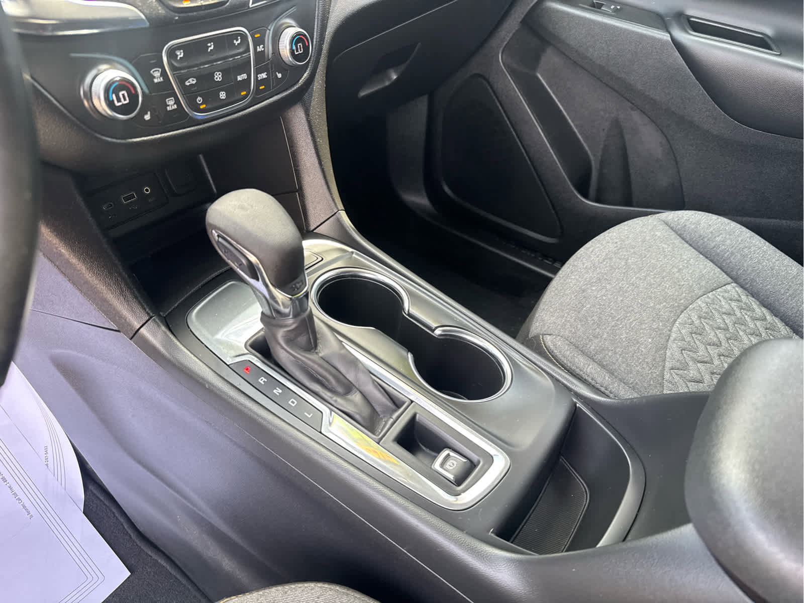 Used 2023 Chevrolet Equinox LT w/ Driver Convenience Package FWD image 24