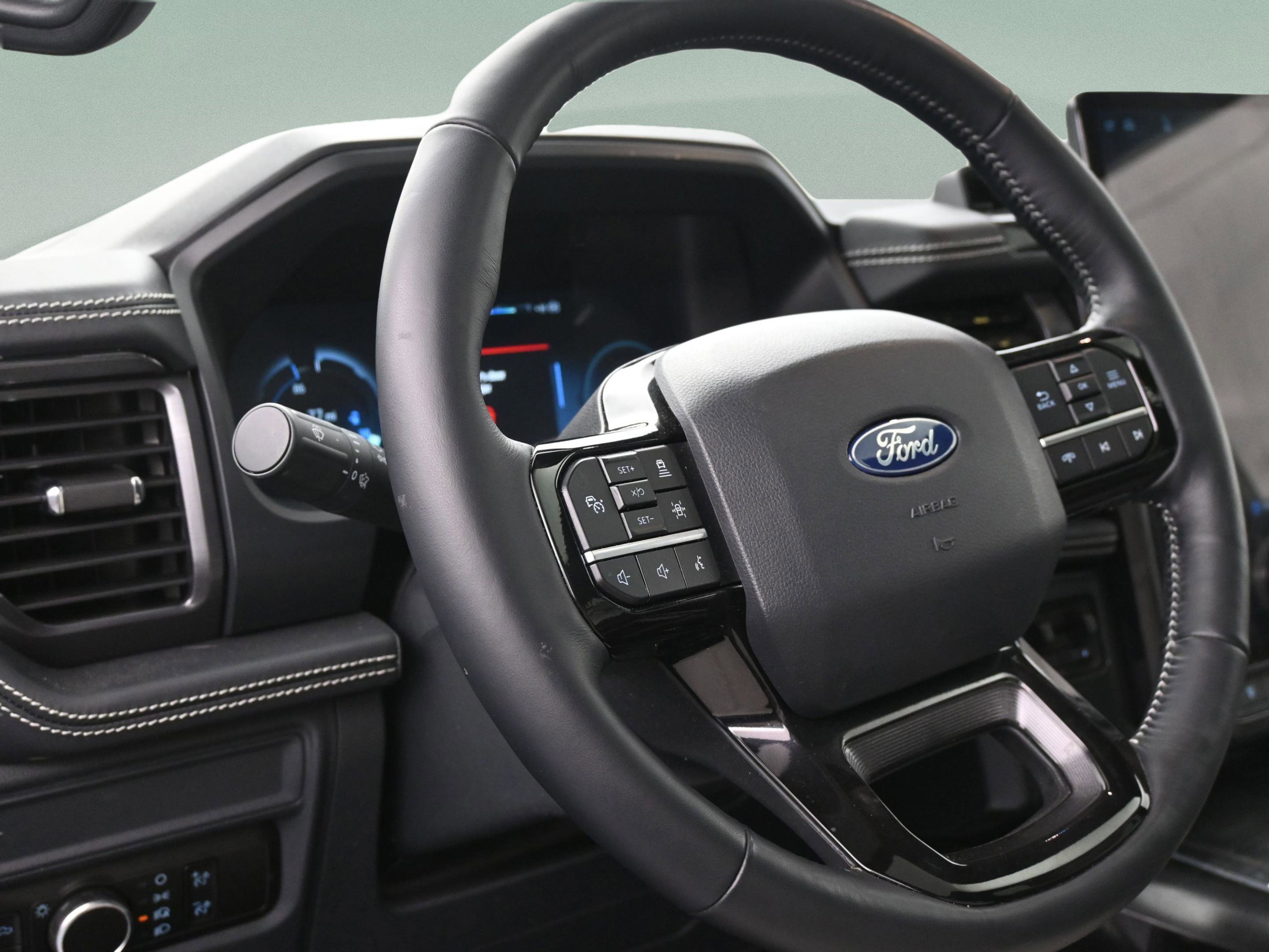 Used 2025 Ford F150 Lightning Platinum image 18