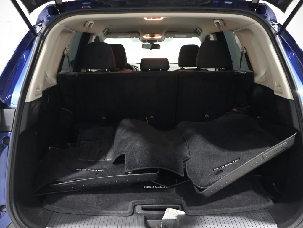 Used 2022 Nissan Rogue SV image 19
