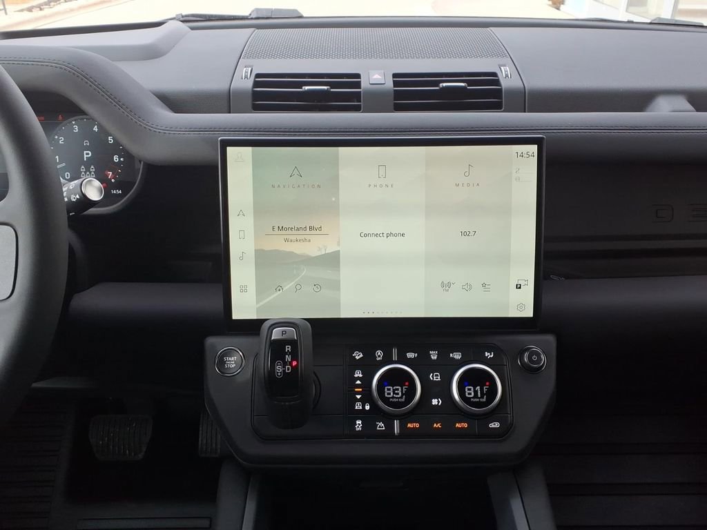New 2026 Land Rover Defender 130 X-Dynamic SE AWD/4WD image 17