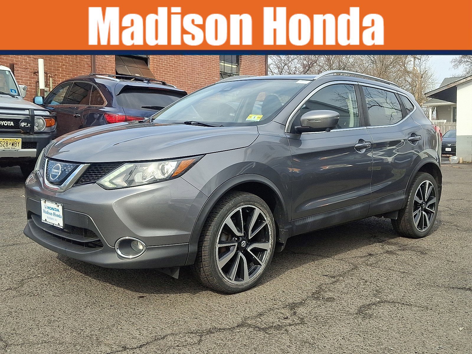 Used 2018 Nissan Rogue Sport SL w/ SL Premium Package image 1