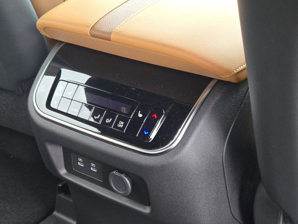 New 2026 Nissan Armada Platinum Reserve image 16