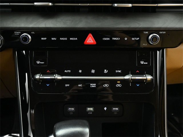 Used 2022 Kia Carnival EX image 32