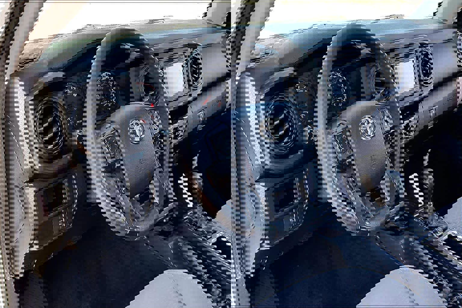 Used 2018 Toyota Tacoma SR image 15