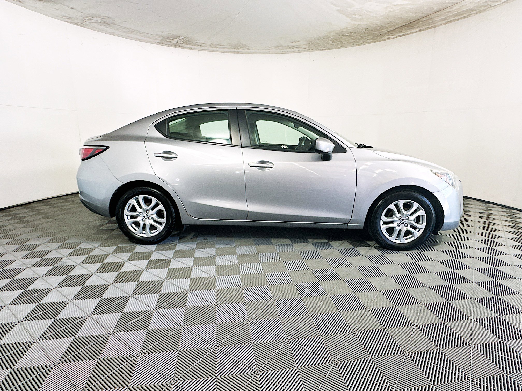 Used 2016 Scion iA FWD image 2