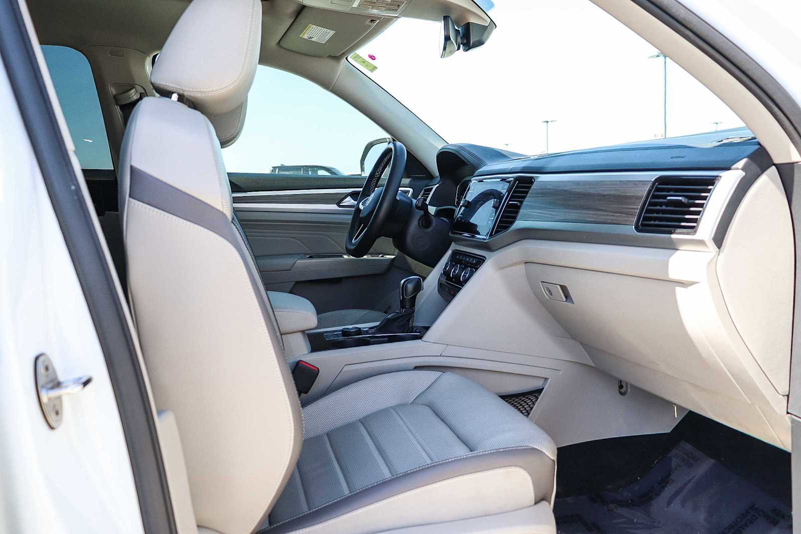 Used 2021 Volkswagen Atlas SEL Premium image 17