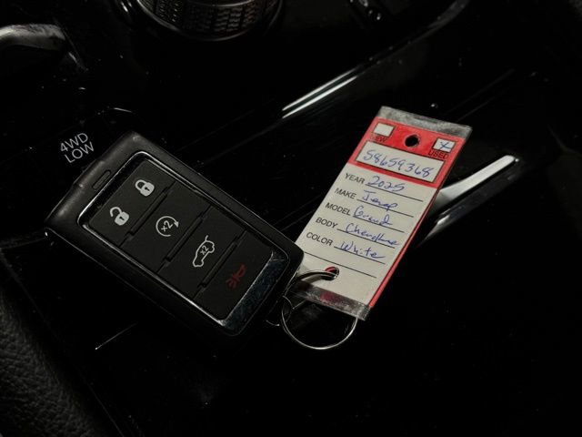 Used 2025 Jeep Grand Cherokee Summit image 38