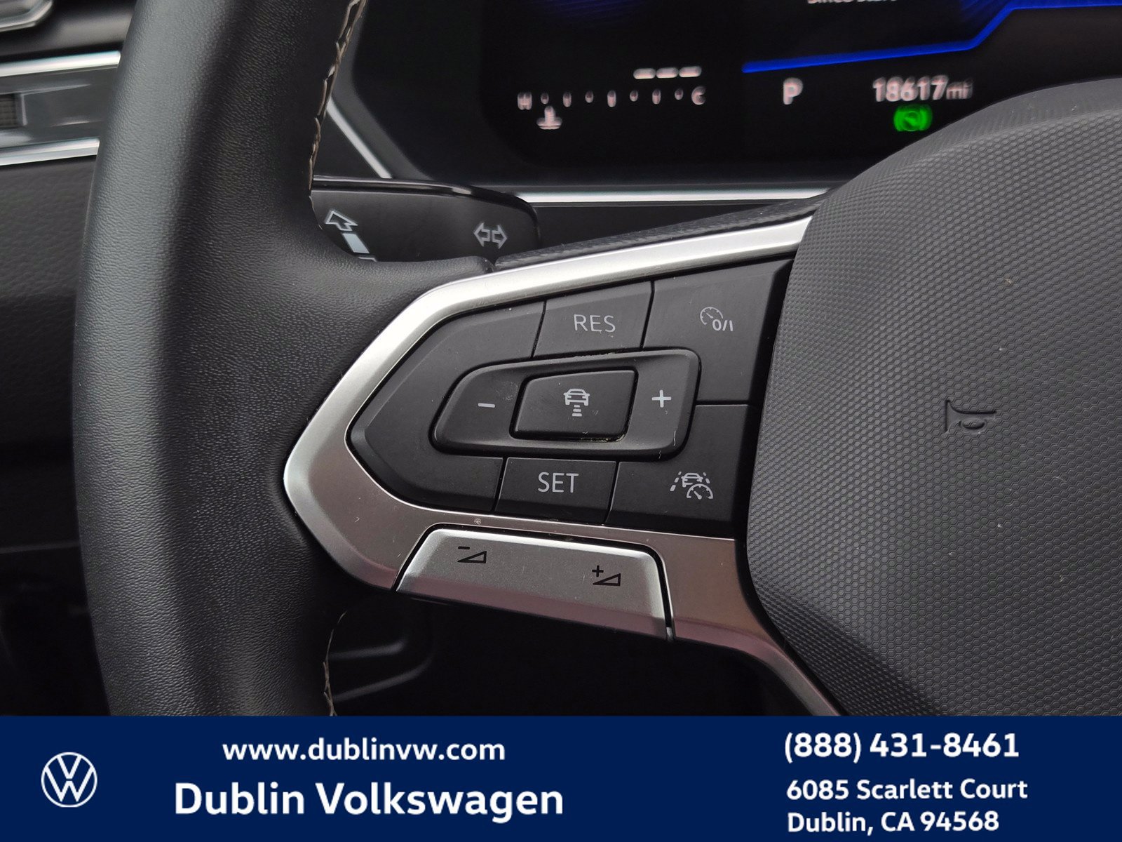 Certified 2023 Volkswagen Tiguan SE w/ Panoramic Sunroof Package FWD image 23
