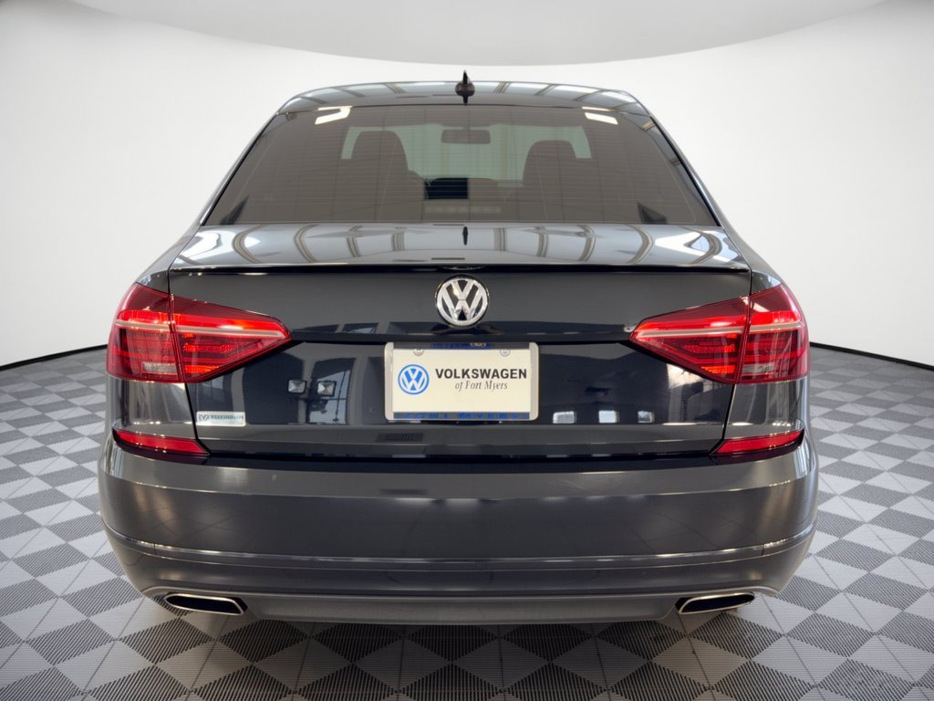 Used 2018 Volkswagen Passat 3.6 FWD image 11