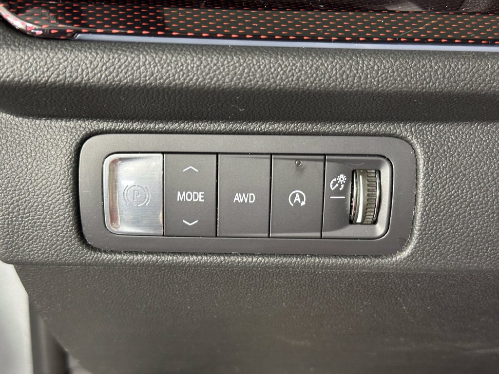 Used 2025 Chevrolet Traverse Z71 w/ LPO, Floor Liner Package AWD/4WD image 23