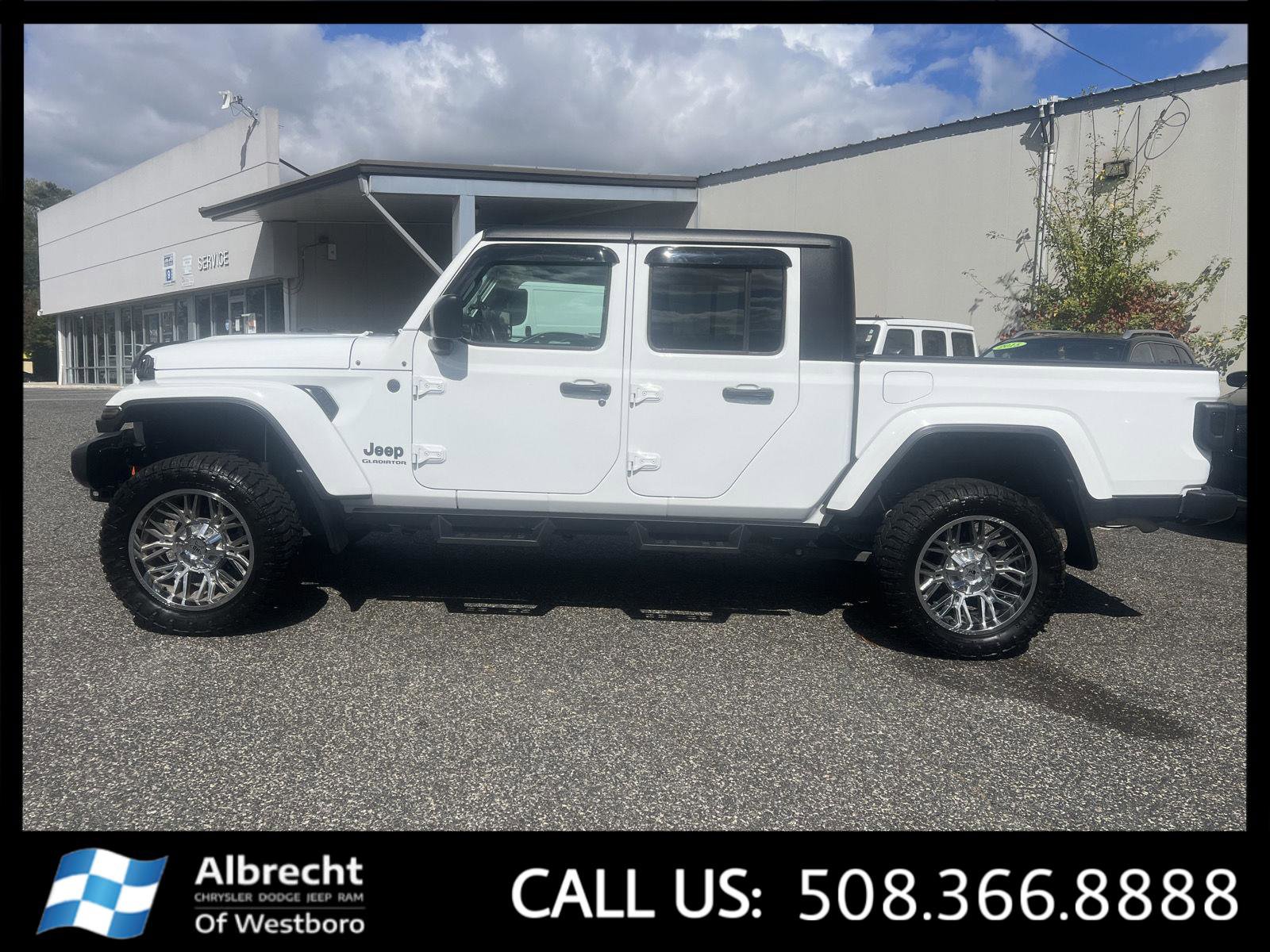 Used 2022 Jeep Gladiator Sport image 2