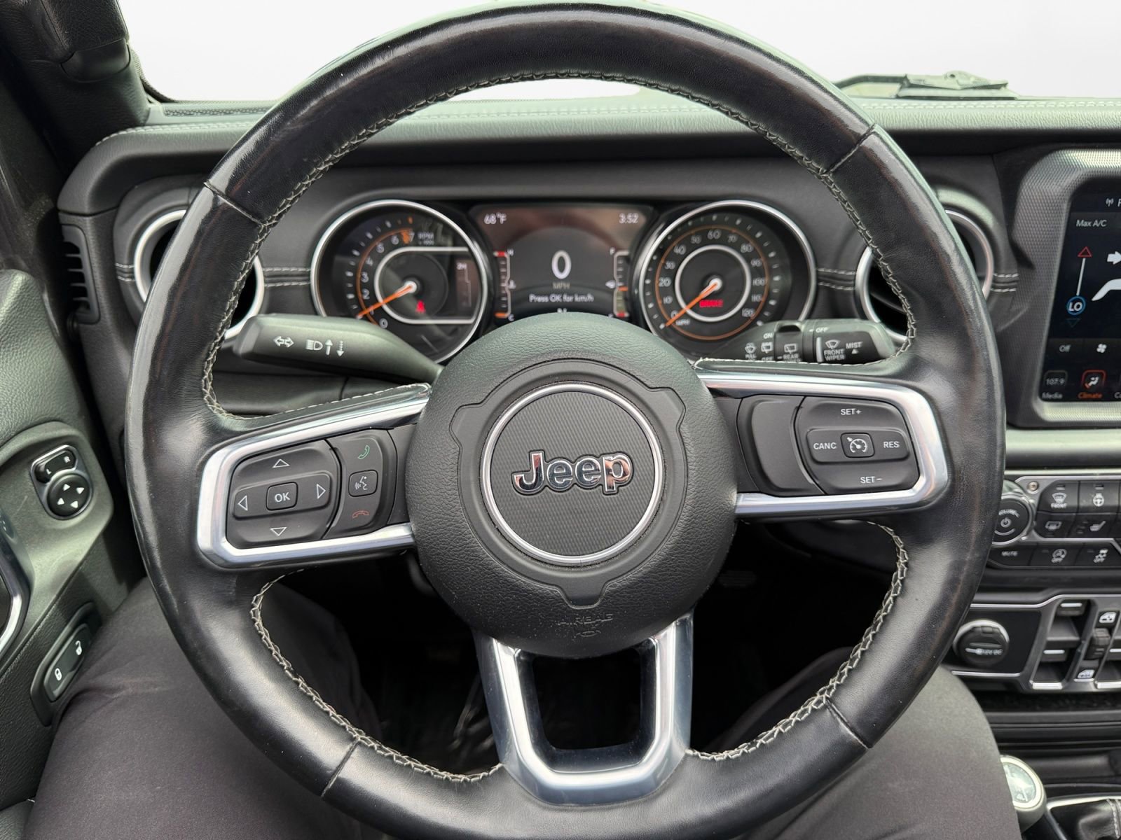 Used 2020 Jeep Wrangler Unlimited Sahara w/ Uconnect 4C Nav & Sound Group AWD/4WD image 12