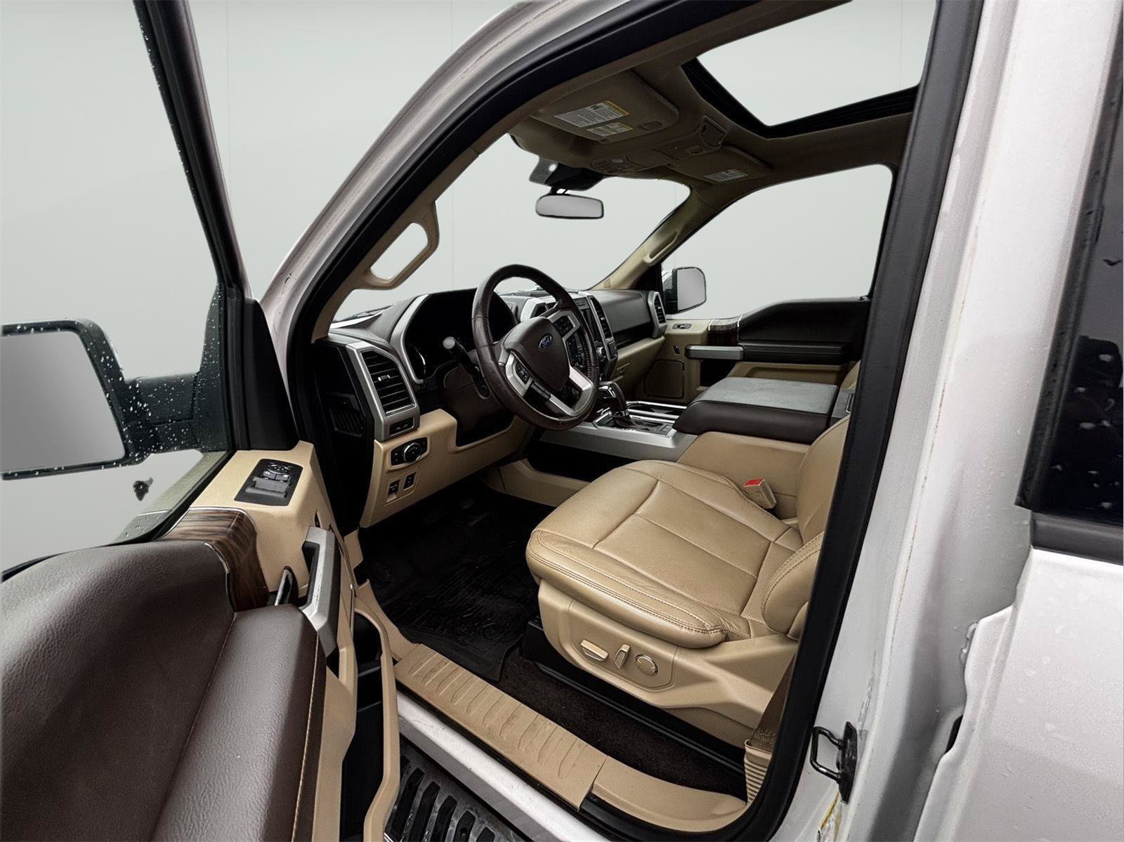 Used 2018 Ford F150 Lariat w/ Equipment Group 502A Luxury AWD/4WD image 17
