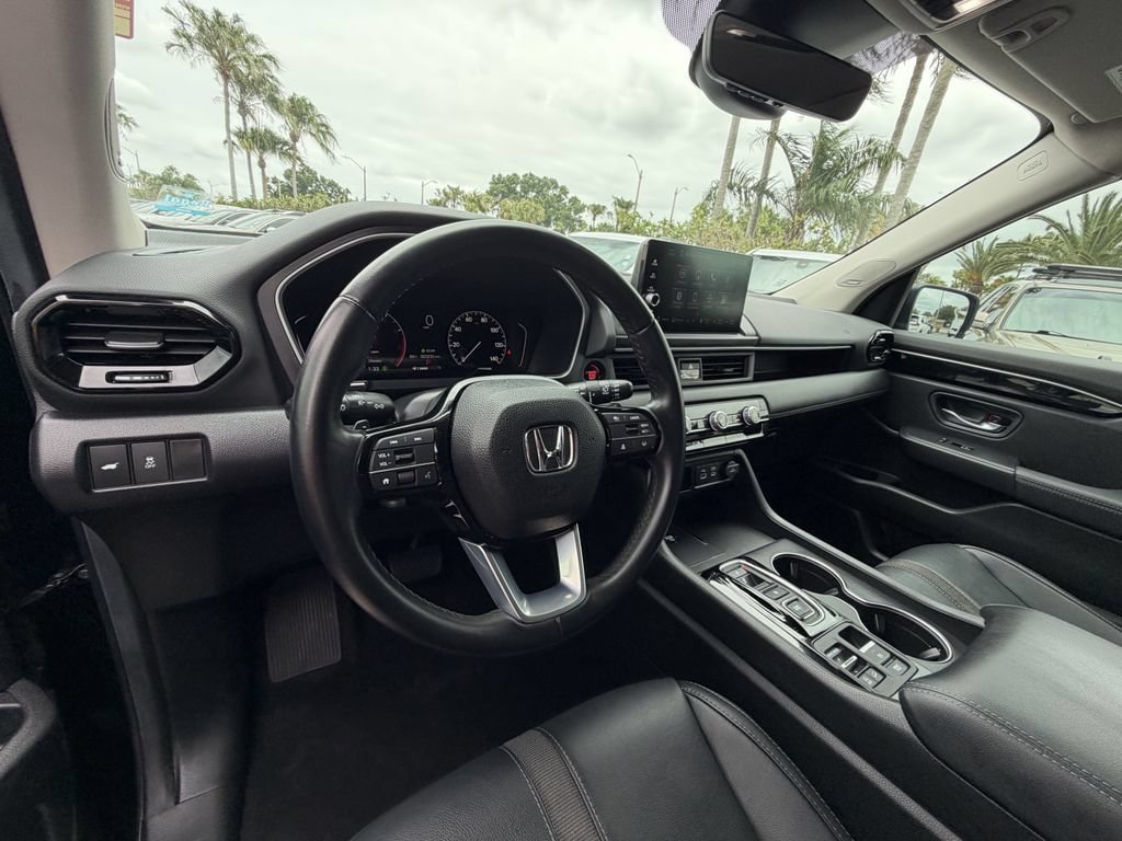 Used 2025 Honda Pilot Touring image 18