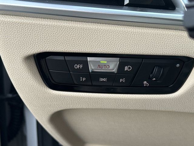 Certified 2025 BMW 330i xDrive Sedan w/ Premium Package image 21