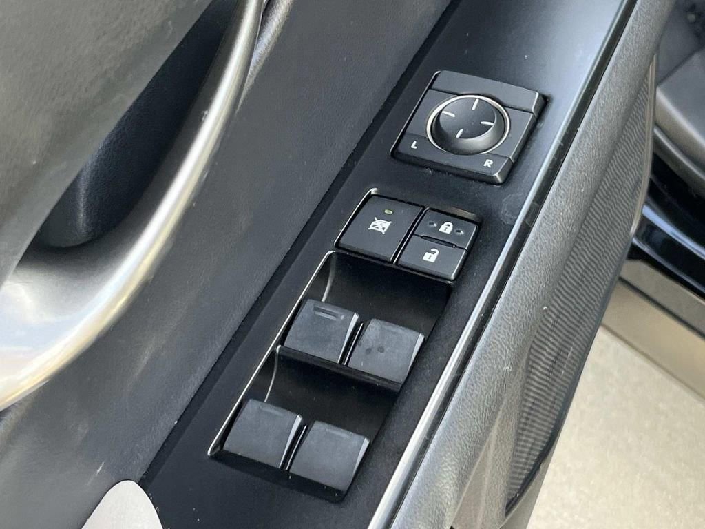 Used 2019 Lexus UX 200 w/ Premium Package image 25