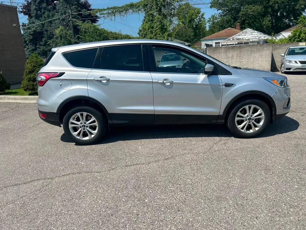Used 2017 Ford Escape SE FWD image 4
