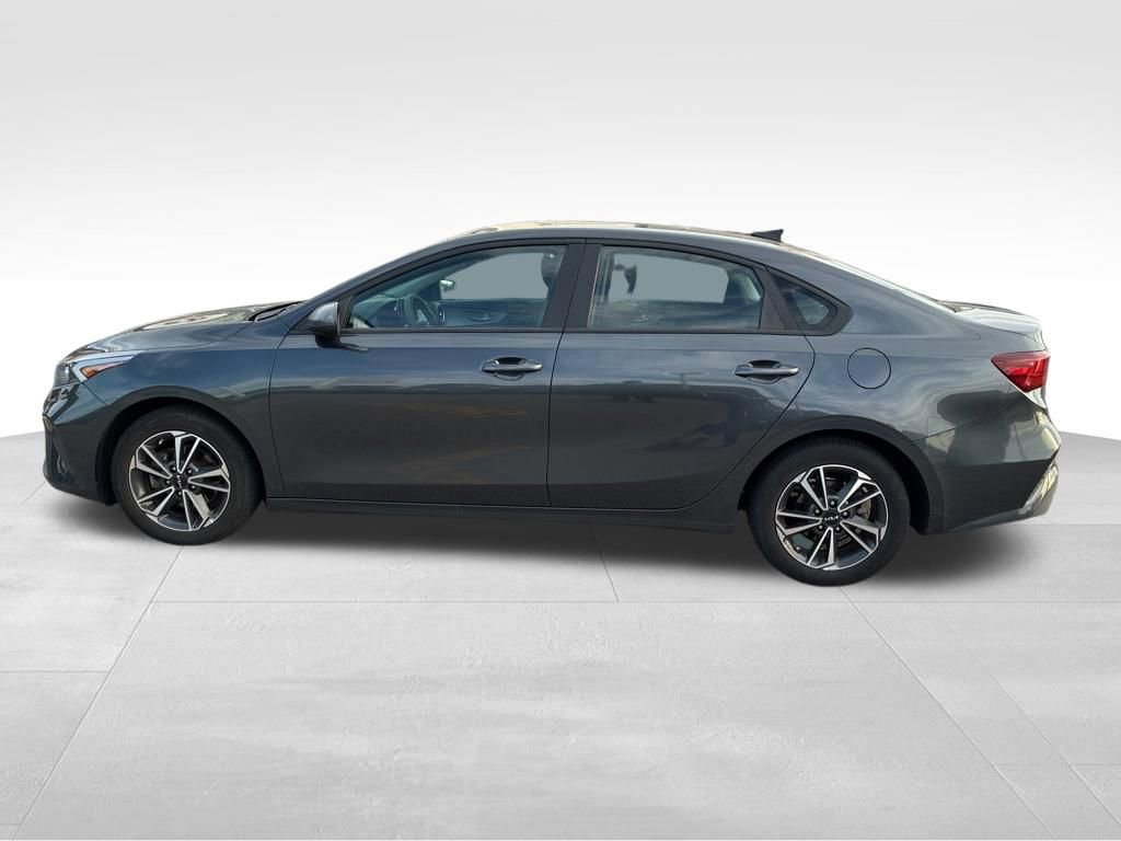 Used 2023 Kia Forte LXS FWD image 2