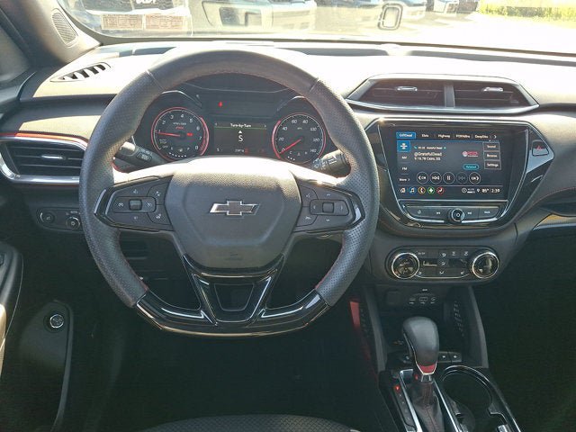 Used 2023 Chevrolet TrailBlazer RS w/ Sun and Liftgate Package FWD image 12