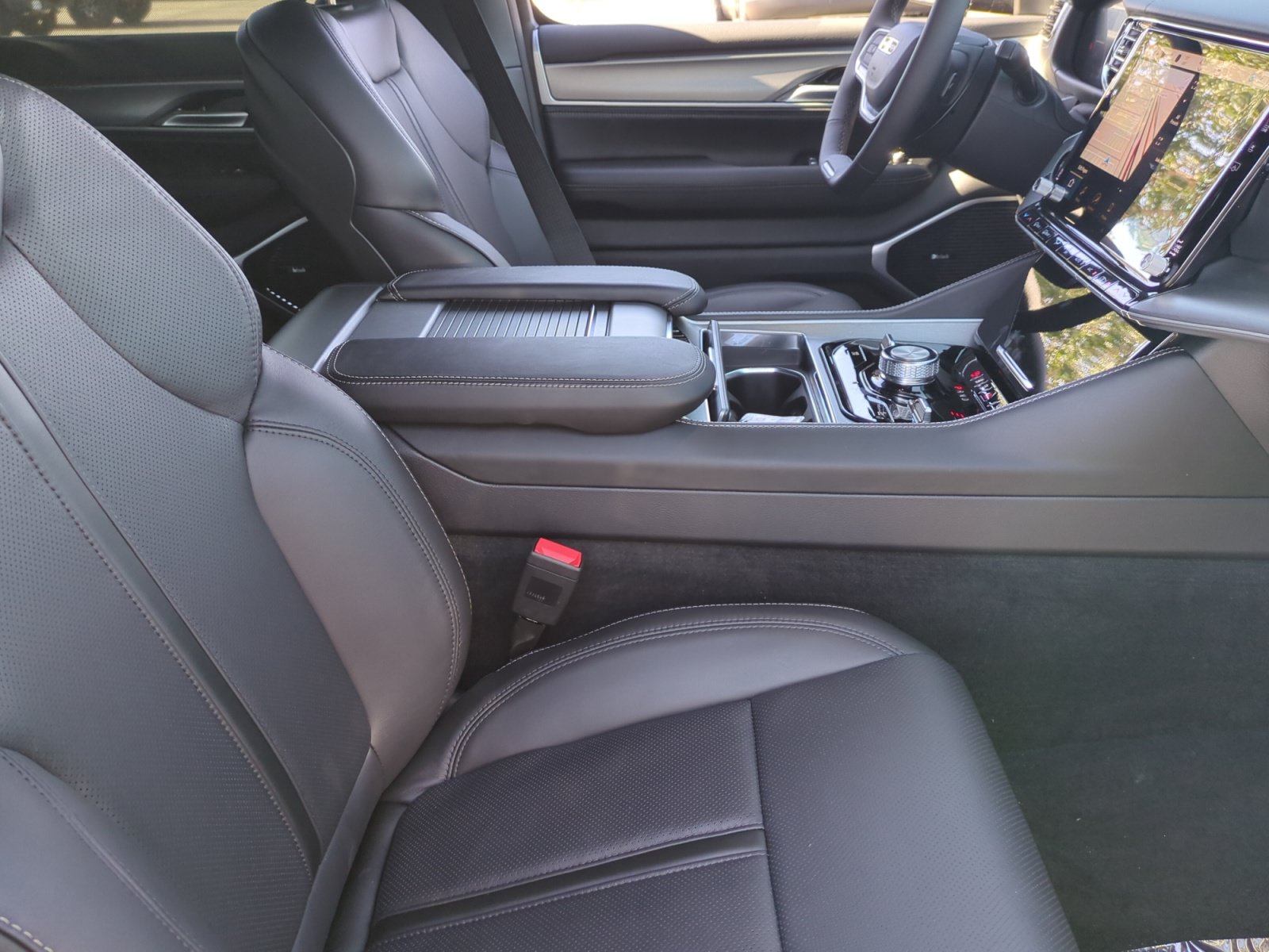 New 2026 Jeep Grand Wagoneer L Limited AWD/4WD image 19