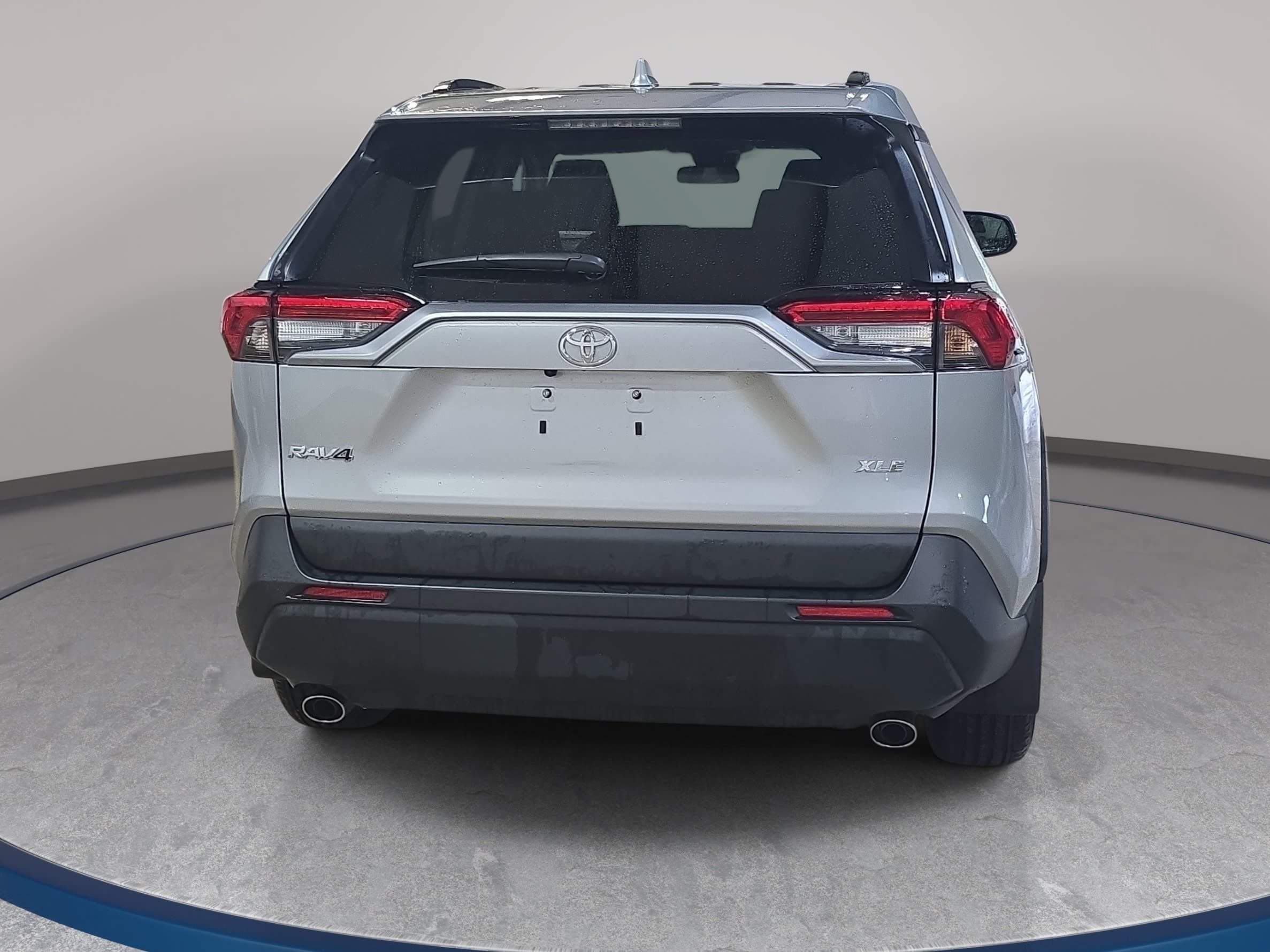 Used 2024 Toyota RAV4 XLE w/ Convenience Package FWD image 7