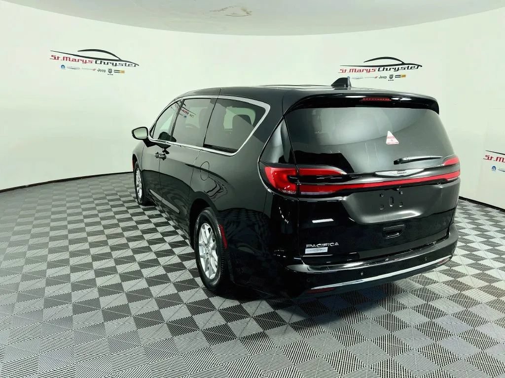 Used 2026 Chrysler Pacifica Select FWD image 6
