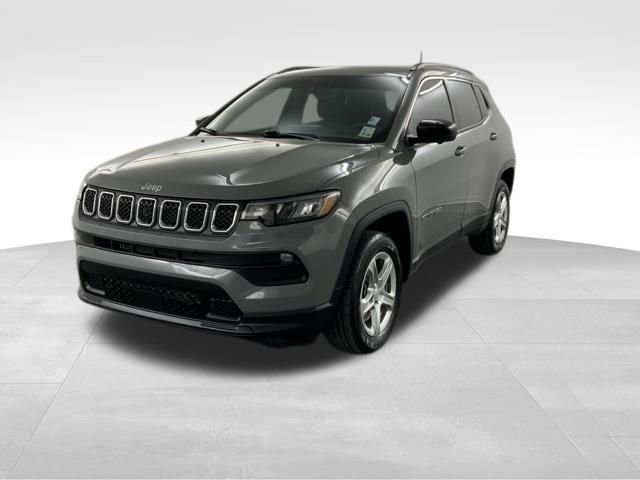 Used 2024 Jeep Compass Latitude w/ Sun and Sound Group image 4