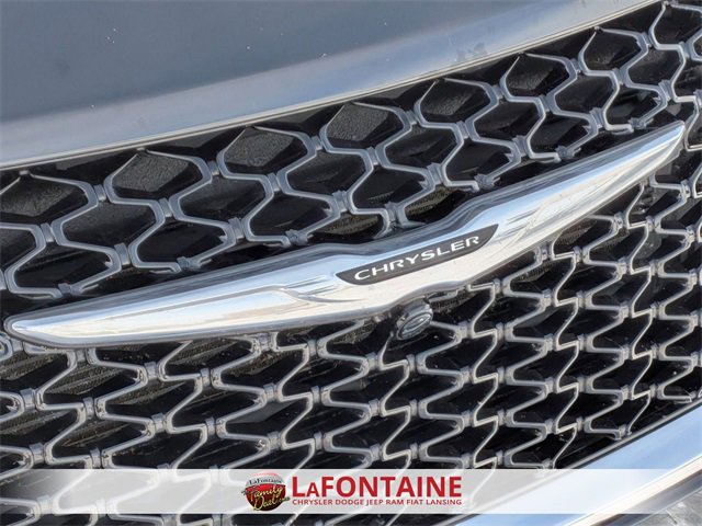 Certified 2024 Chrysler Pacifica Touring-L image 9