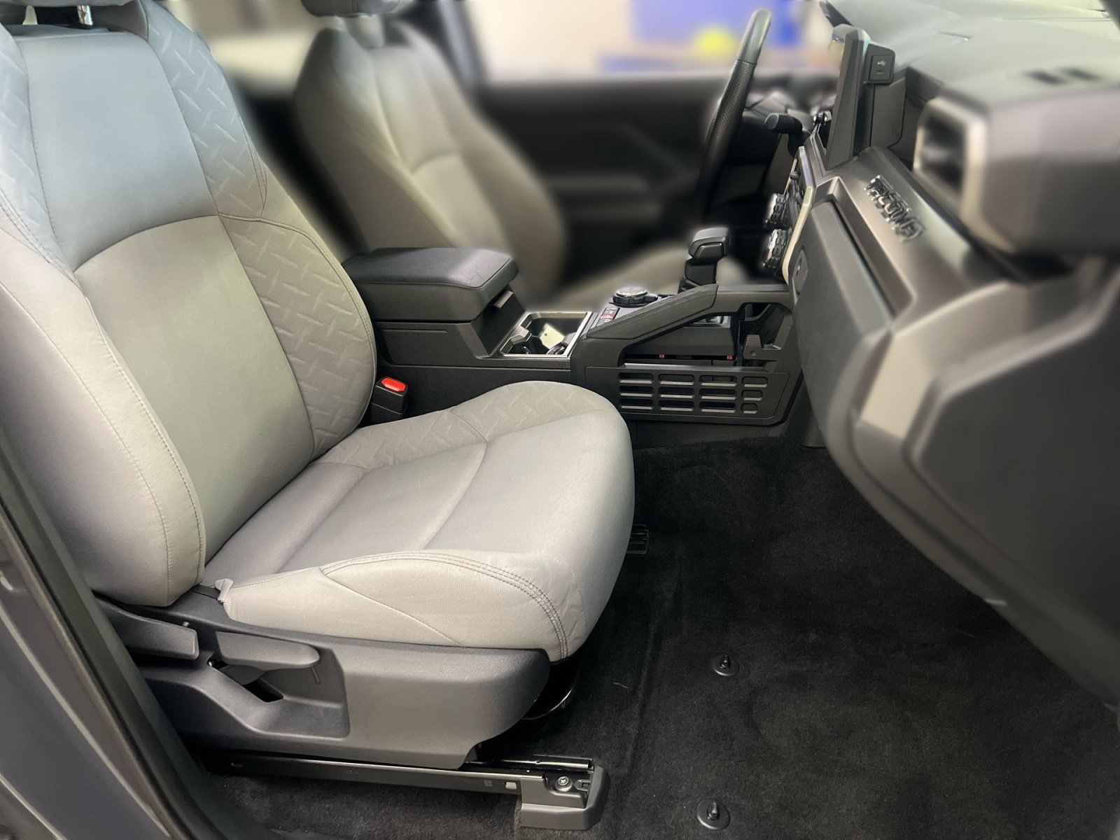 Used 2024 Toyota Tacoma SR5 AWD/4WD image 25